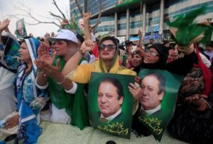 Supporters of Pakistan's Prime Minister Nawaz Sharif react after the Supreme Court's decision to disqualify Sharif, in Lahore, Pakistan July 28, 2017. REUTERS/Mohsin Raza